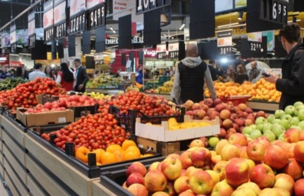Яблоки от 17 грн, а бананы по 70: украинские супермаркеты обновили ценники на 