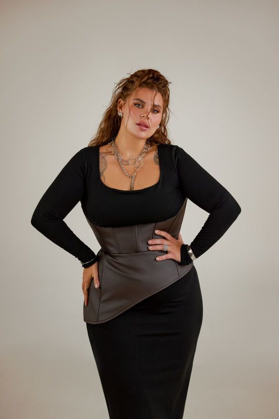 Солистка KAZKA Александра Зарицкая показалась с женихом и восхитила романтическим фото