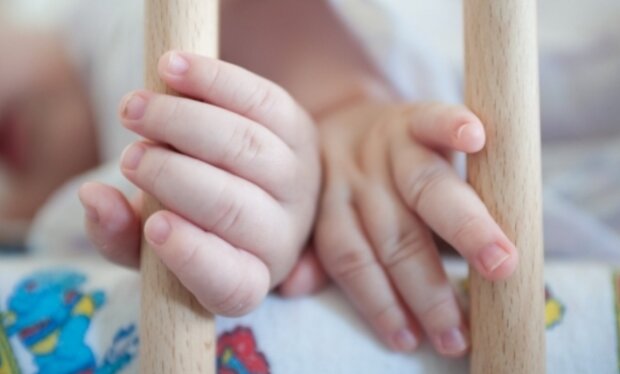 Семьям с детьми помогут деньгами: как подать заявку на выплаты