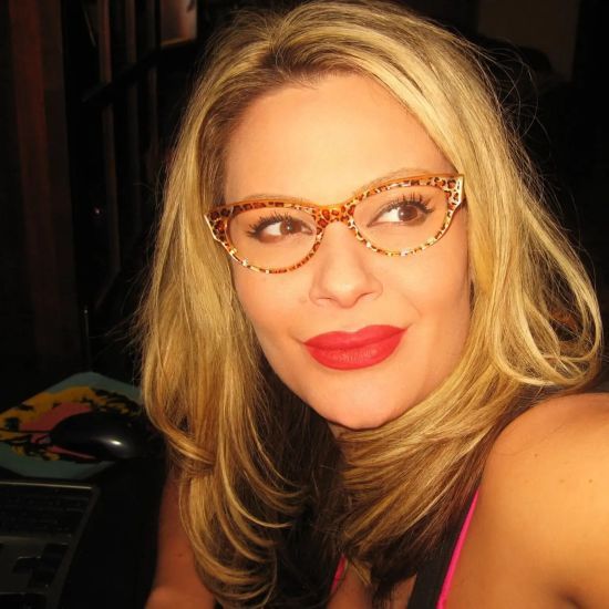 Певица шокировала, как филлер обезобразил ее лицо: 