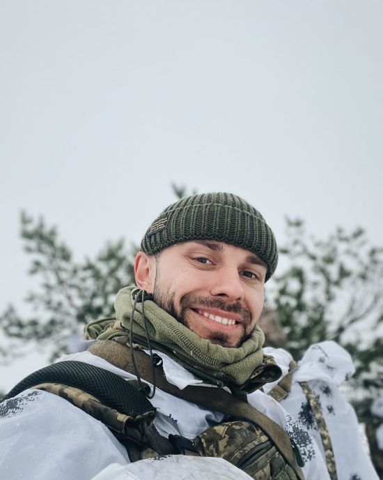 Известный украинский телеведущий после заявления о мобилизации появился на тренировках в ВСУ