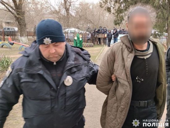 Маленьку дівчинку тримали під  землею кілька діб: ця історія шокувала Україну (фото, відео)