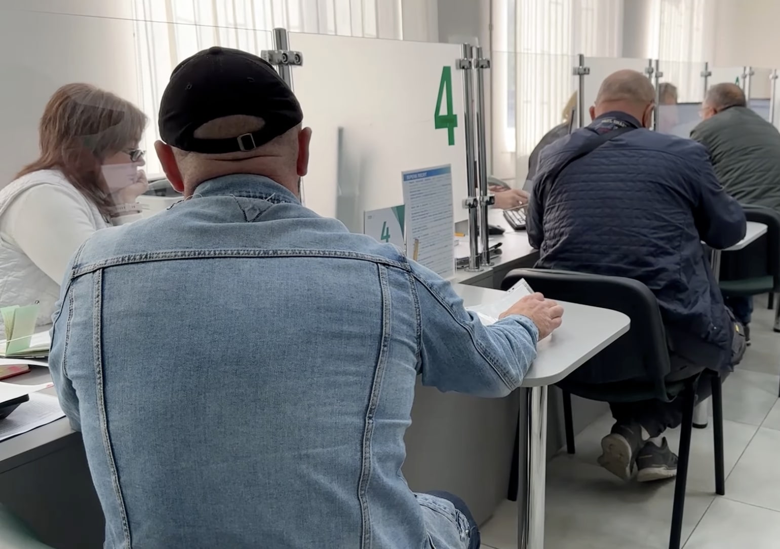 Робота для пенсіонерів у Полтавській області: який досвіт потрібно мати для зарплати від 12 000