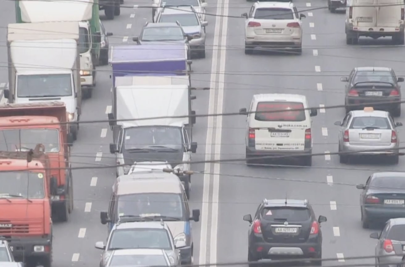 Обмеження руху транспорту в Києві: де буде ускладнений проїзд