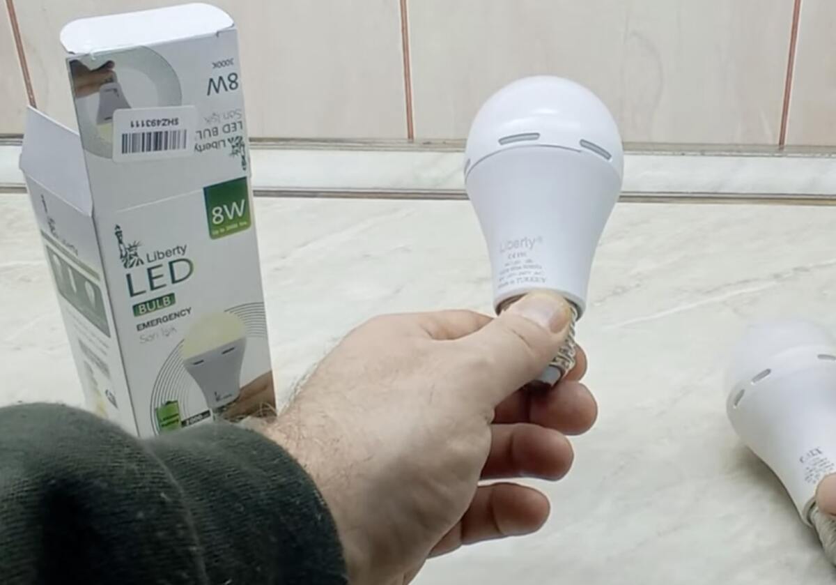 Графік відключення світла в Дніпропетровській області на 21 листопада: кому доведеться пережити 7 годин поспіль без електрики