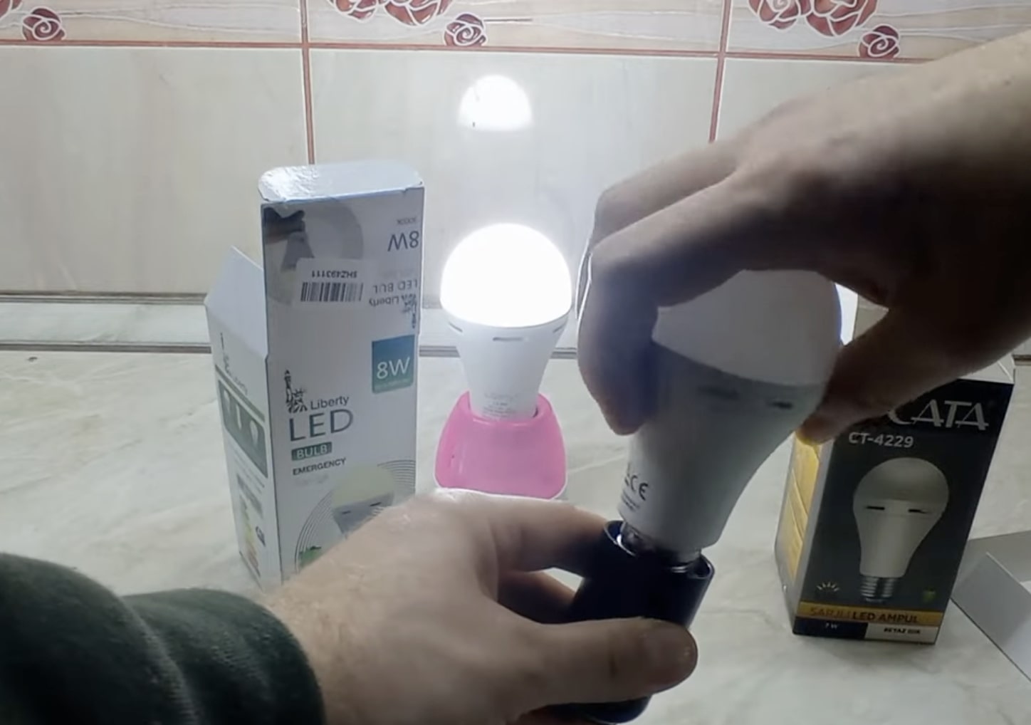 Графік відключення світла в Полтавській області на 21 листопада: доведеться терпіти понад 9 годин поспіль без електрики