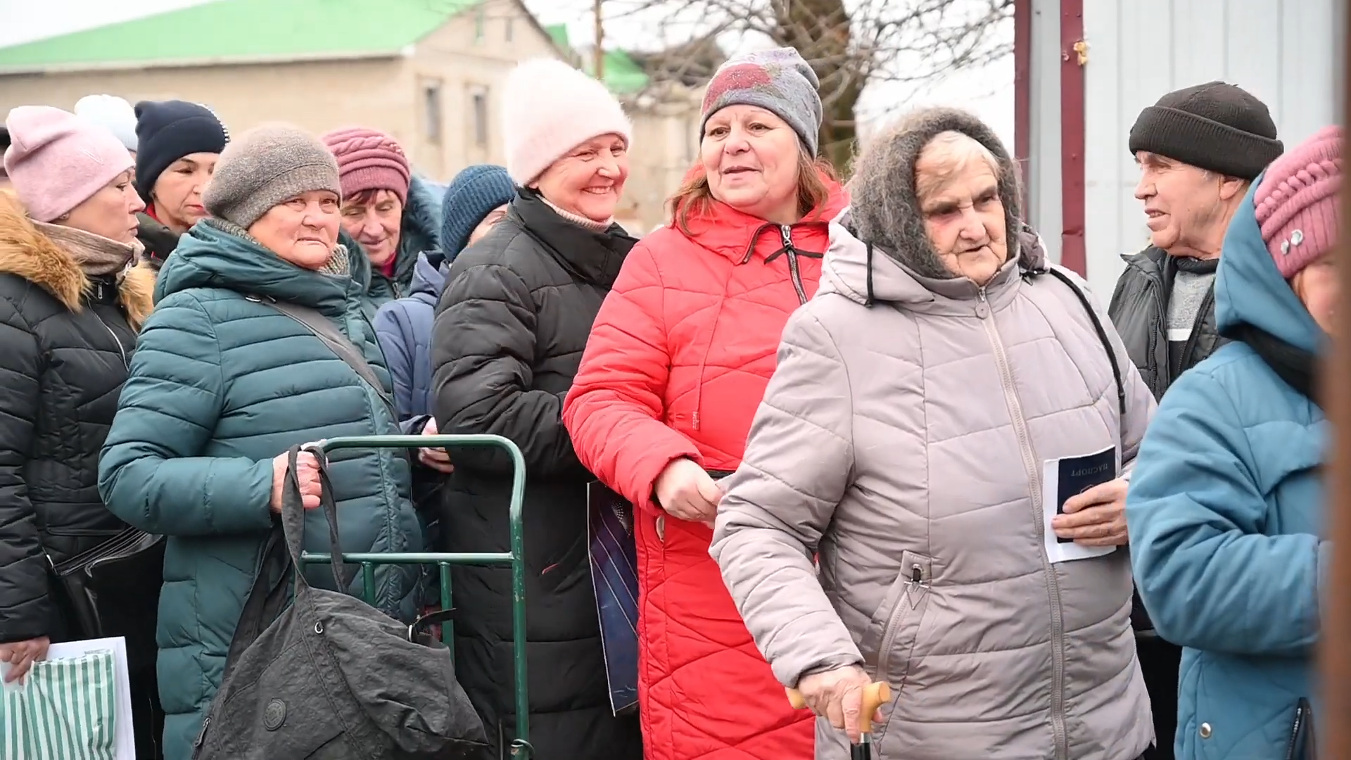 Безкоштовні продукти для пенсіонерів у Запоріжжі: як потрапити в попередній запис на допомогу