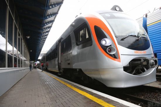 Из столицы в курортный городок на зимние праздники будет курсировать "Лыжный экспресс" — график